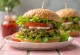 เบอร์เกอร์ผักโขมพร้อมผักสด
